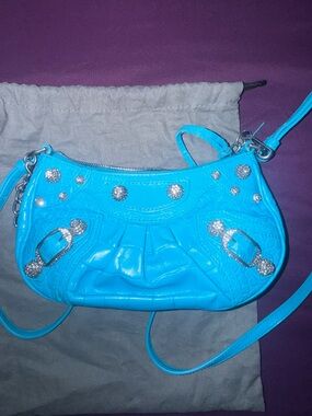 BALENCIAGA Extra Supple Calfskin
Crocodile Embossed Crystal Mini Le Cagole cyan